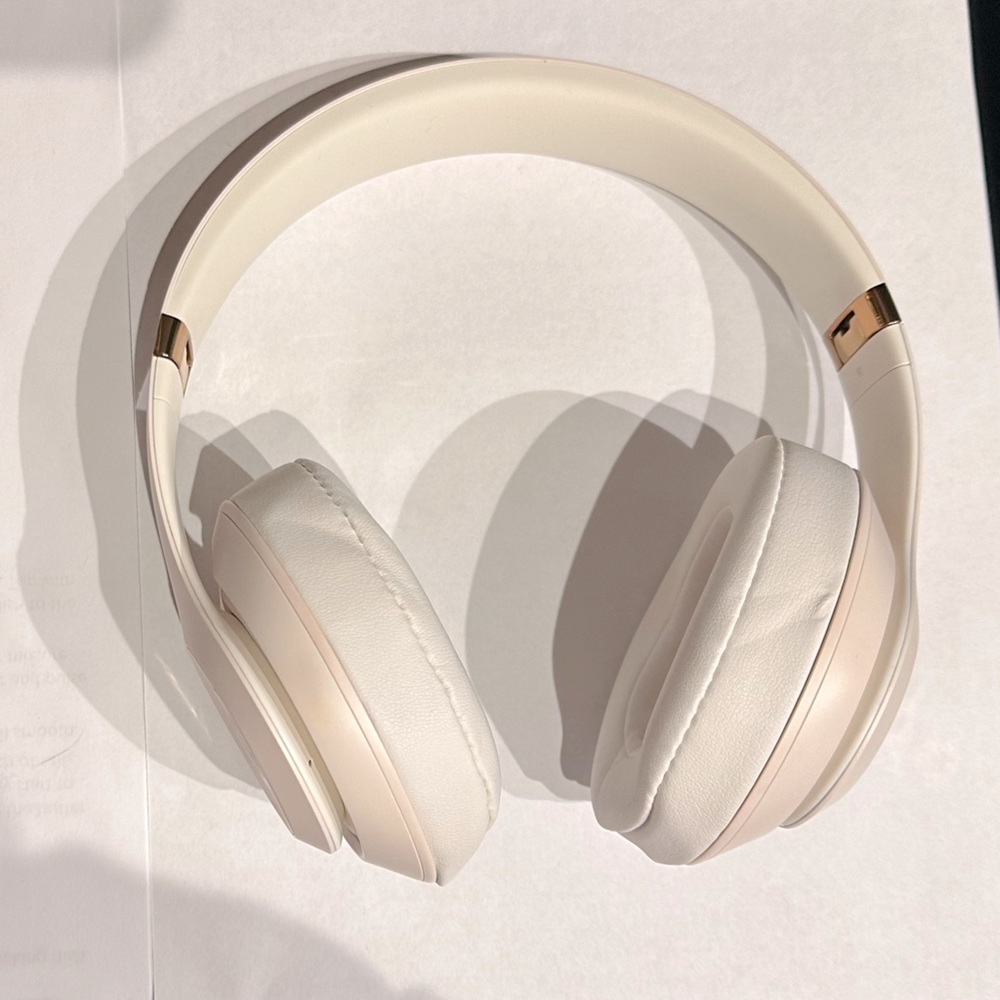 Beats Studio3 wireless headphones light pink EXCELLENT CONDITION